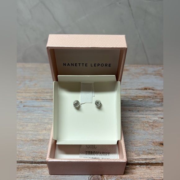 Nanette Lepore Heart Earrings NIB - Picture 3 of 4
